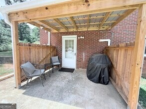 Building Photo - 115 Pine Tree Dr