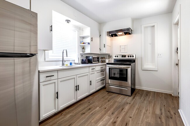 Foto del edificio - Satoshi Hideout- Simple living in Downtown St Pete