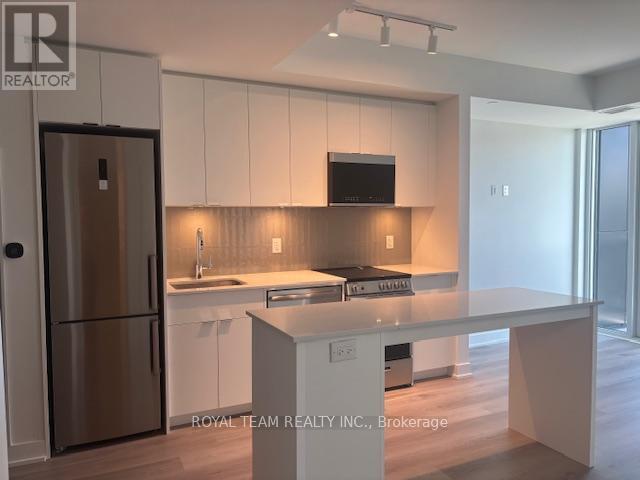 Photo du bâtiment - 1660 Bloor St W