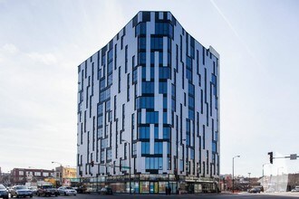 Building Photo - 1611 W Division St