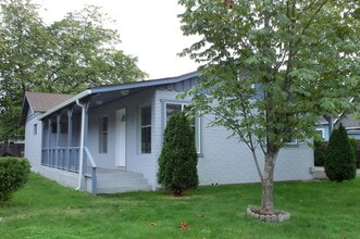 Building Photo - 1029 Vista Dr