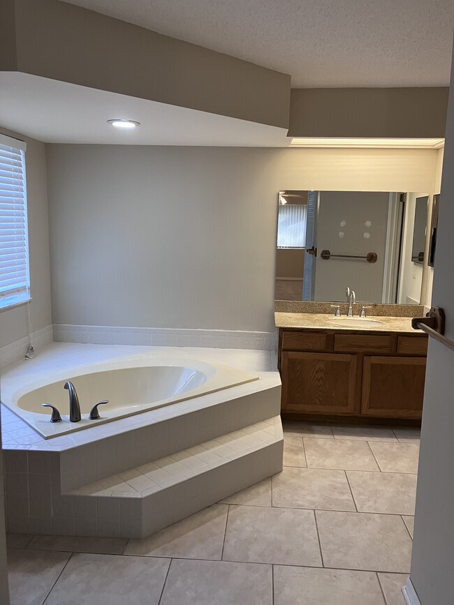 Building Photo - 1180 Woodland Terrace Trail