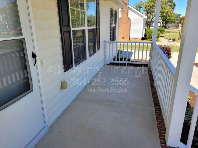 Building Photo - 111 Sunset Dr