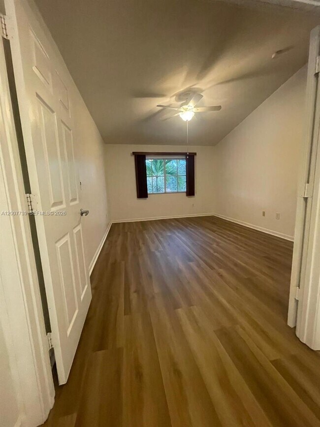 Foto del edificio - 8344 SW 27th St