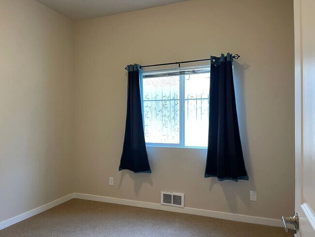 Foto del edificio - 2105 NW Talus Dr