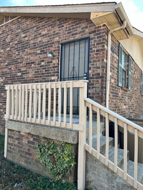 Building Photo - 305 Hawk View Ct
