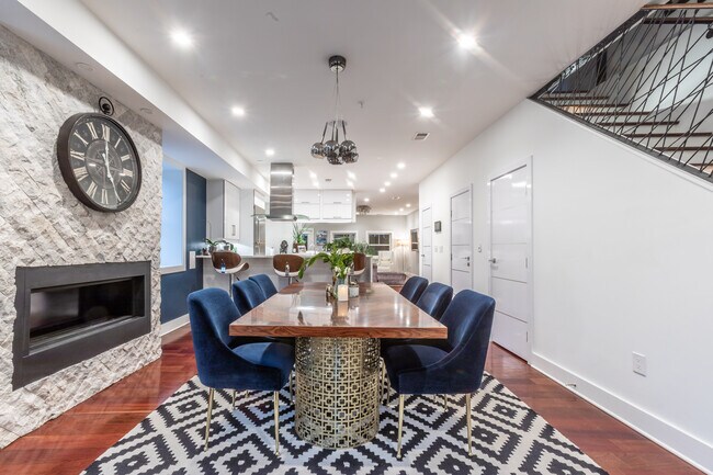 Foto del edificio - 1336 Parkwood Pl NW