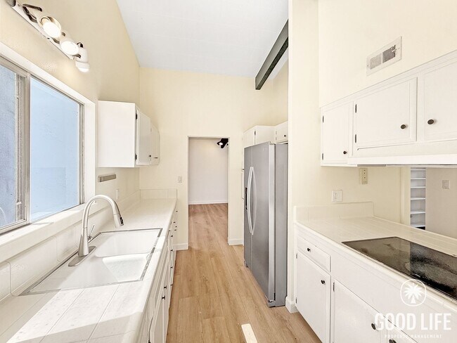 Foto del edificio - Spacious 3BR Home + 1BR ADU with Private Courtyard in University City!