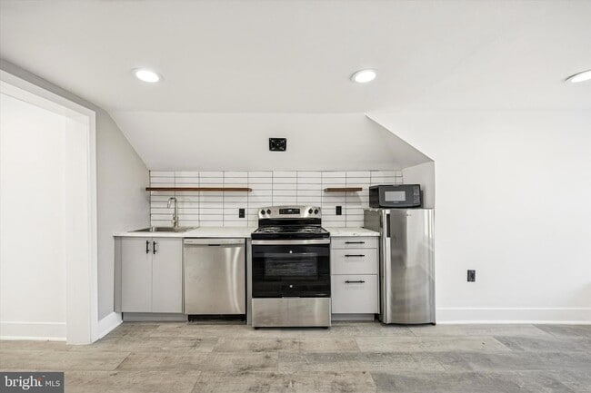 Building Photo - 844 West Chester Pike