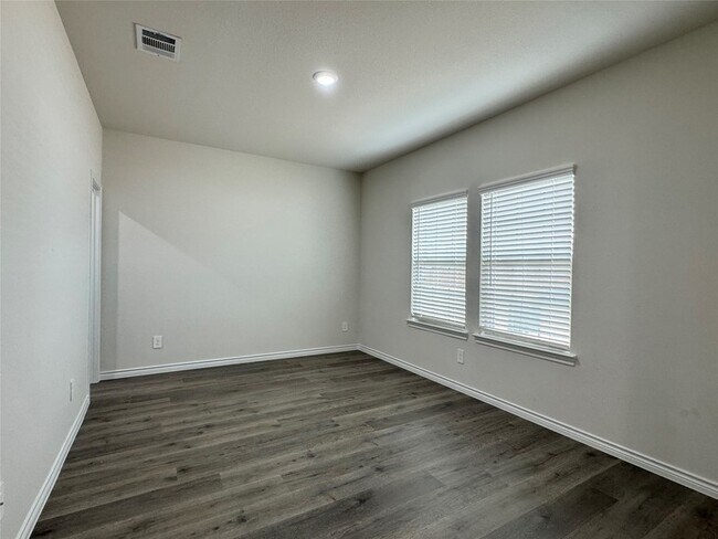 Building Photo - 2901 Bald Eagle Blvd