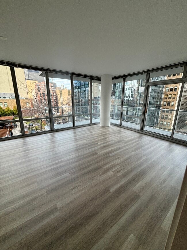 Building Photo - 751 S Clark St