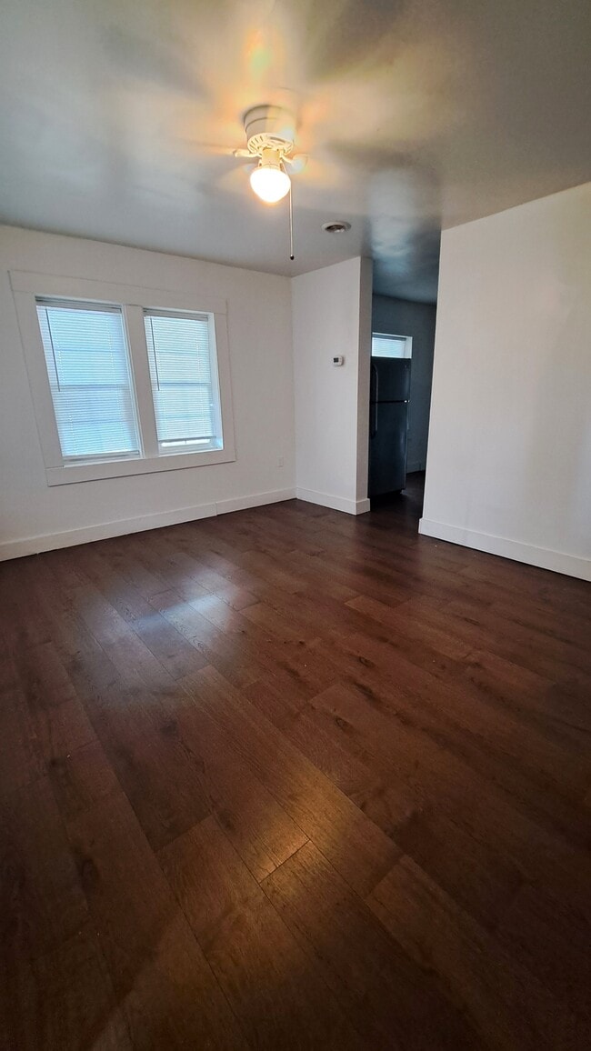 Building Photo - 305 N 18th St
