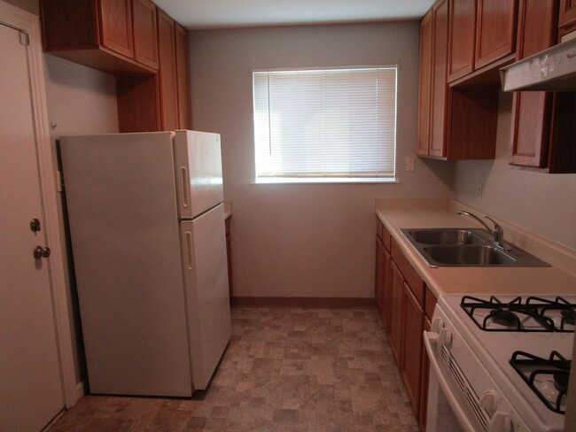 Building Photo - MOVE-IN SPECIAL: $500 OFF 1ST MONTHS RENT ...