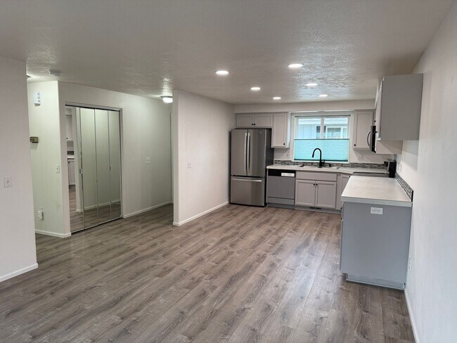 Foto del edificio - Available now!!! Beautiful Springfield Condo in 55 and over community!