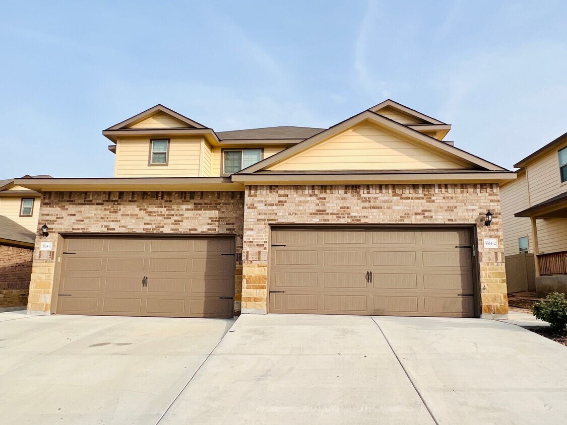 Home! Townhome Rentals in Converse TX