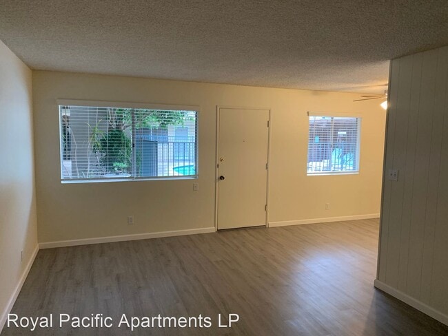 Building Photo - 1111 Hornblend St