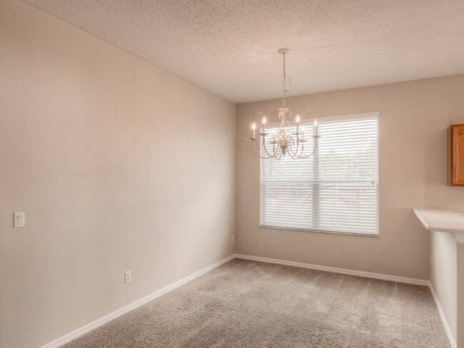 Building Photo - 14200 Viburnum Ln