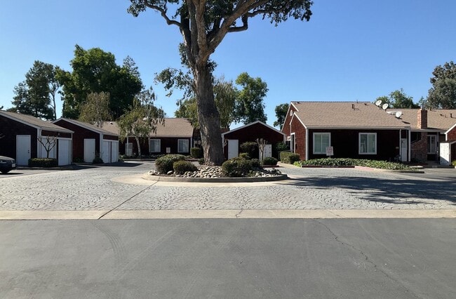Foto del edificio - Rare 3 bedroom, 2 bathroom unit in the desirable Lincoln Village West neighborhood! Nearly 1350 s...