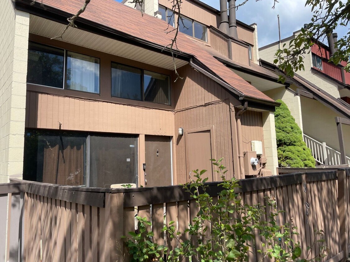 Foto principal - Relaxing 1 Bed 1 bath Townhome With Loft I...
