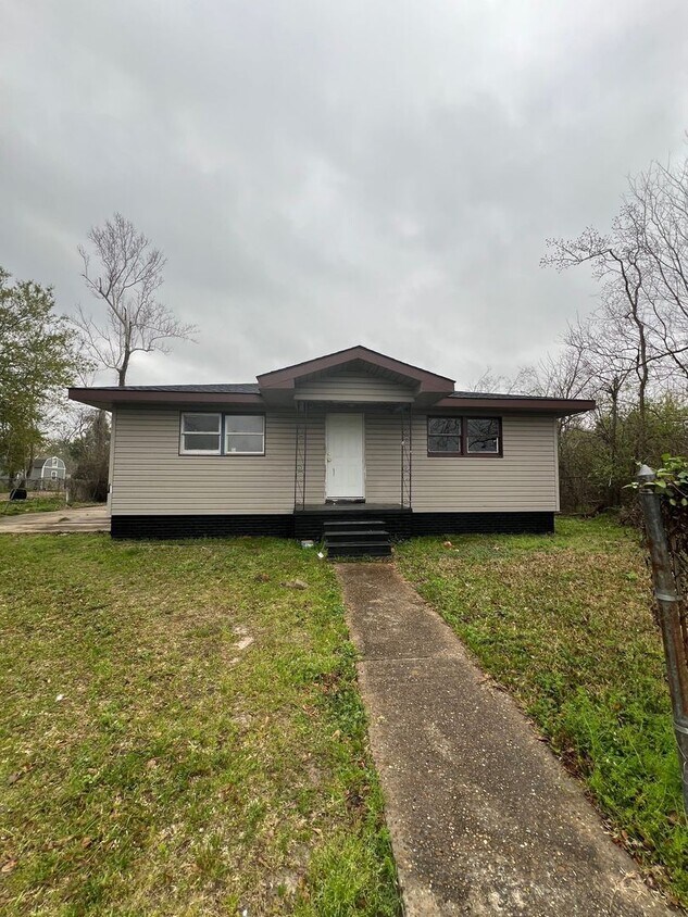 3 bedroom 1 bath home House Rental in Lake Charles, LA