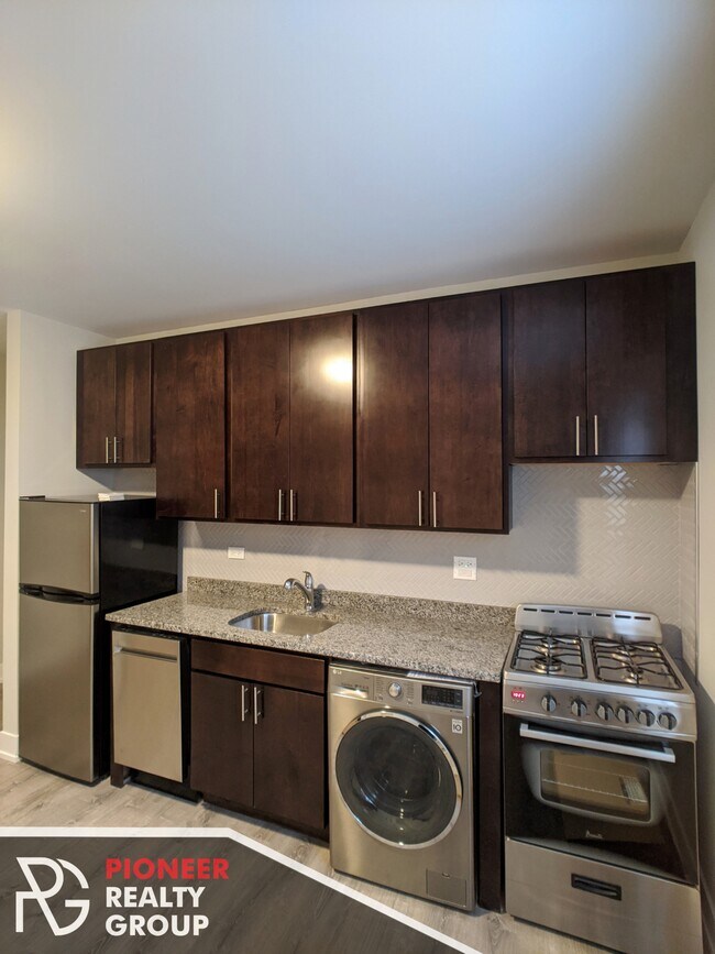 Foto del edificio - 423 W Belden Ave
