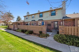 Building Photo - 2011 Vine Way Dr