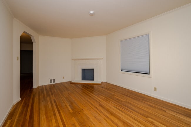 Building Photo - 1401 43rd Ave