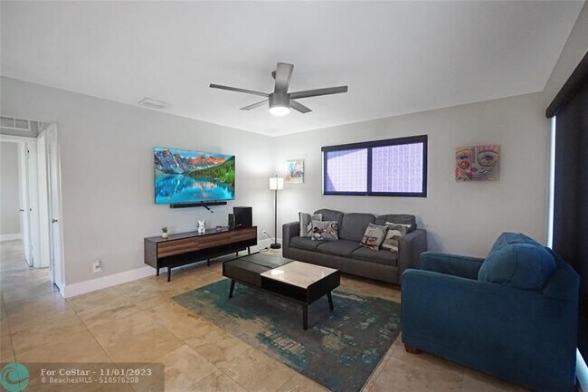 Foto del edificio - 260 NE 51st Ct