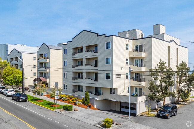 Building Photo - Hill Crest Apartment Homes