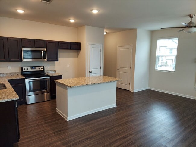 Building Photo - Newly Built Beautiful Townhome for Rent in Mableton