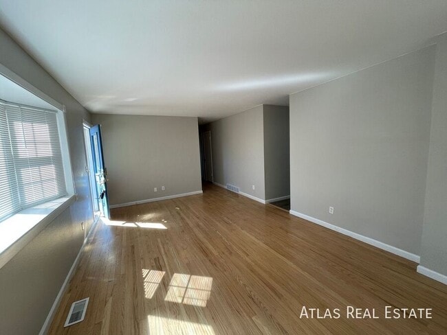 Foto del edificio - 4502 Moffat Ln