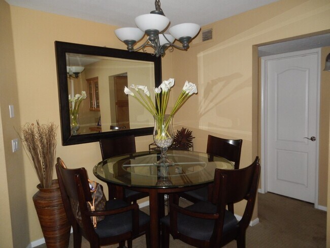 Foto del edificio - 7150 Shoreline Dr