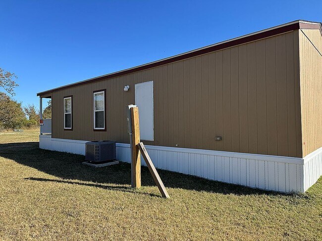 Foto del edificio - 744 County Road 1210