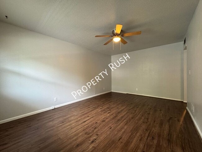 Foto del edificio - 3210 Joselin Ln