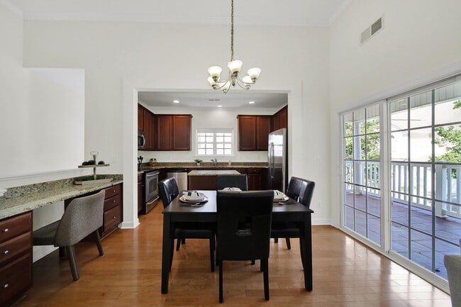 Building Photo - Lovely Two Bed Two Bath Townhome in Ballan...
