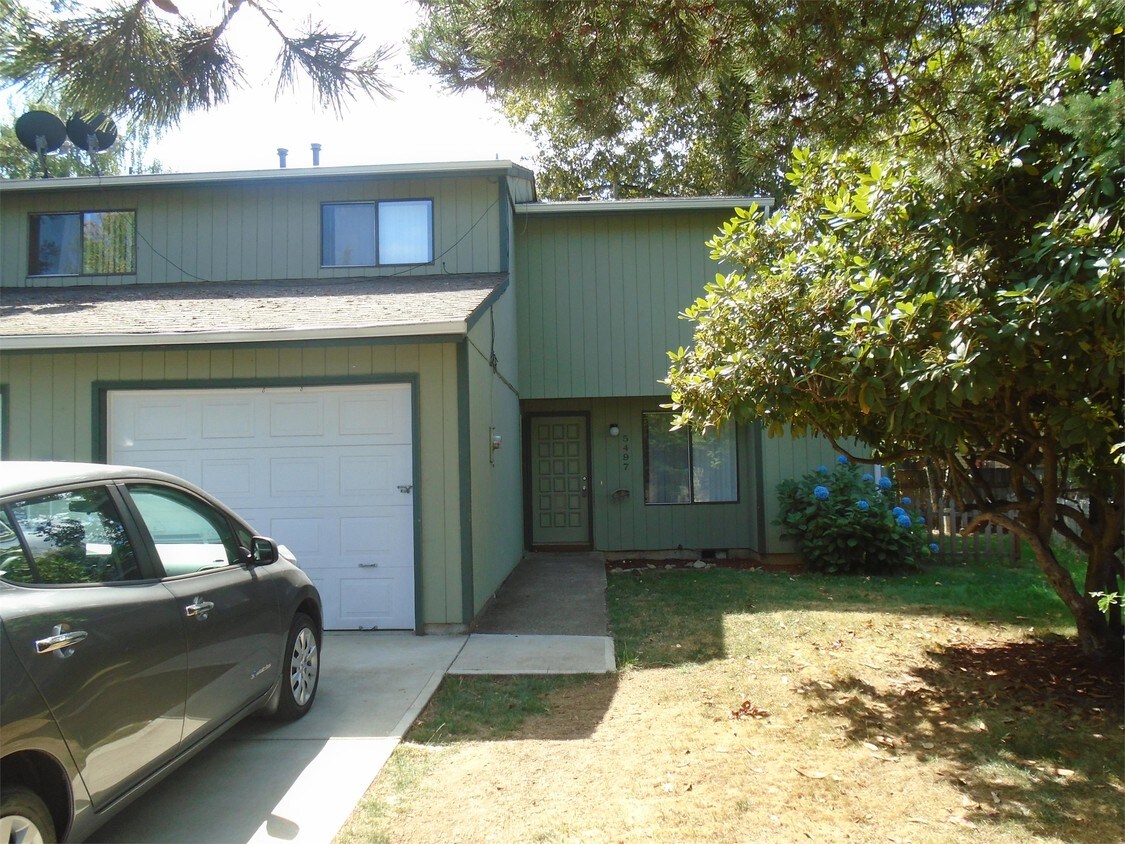 Foto principal - 5497-5499 Nicole Ct SE