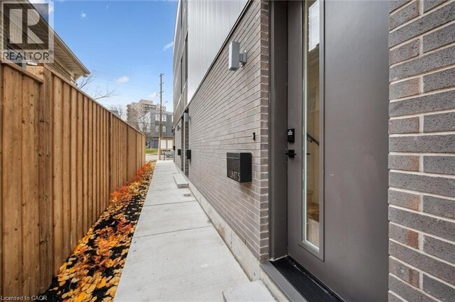 Building Photo - 66 Union St E