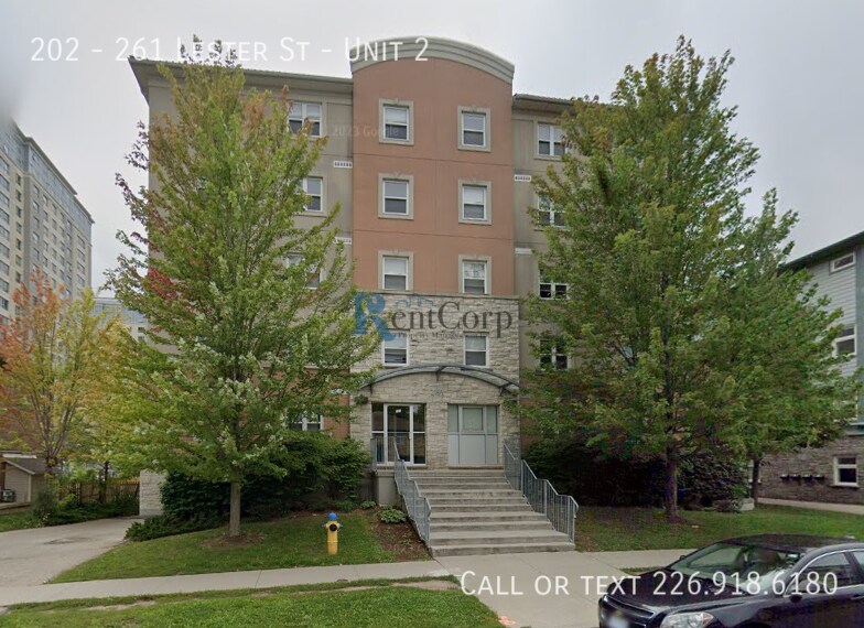 Photo du bâtiment - 261-261 Lester St