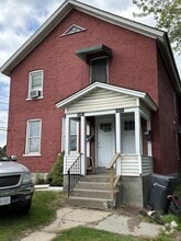 5209-5211 N Catherine St