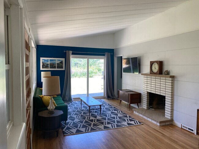 Foto del edificio - 3065 N Glencoe St