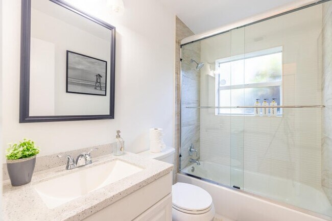 Foto del edificio - 3117 Fernwood Dr