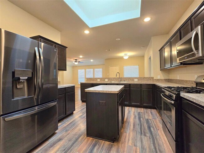Foto del edificio - 12525 Canyon Hill Drive
