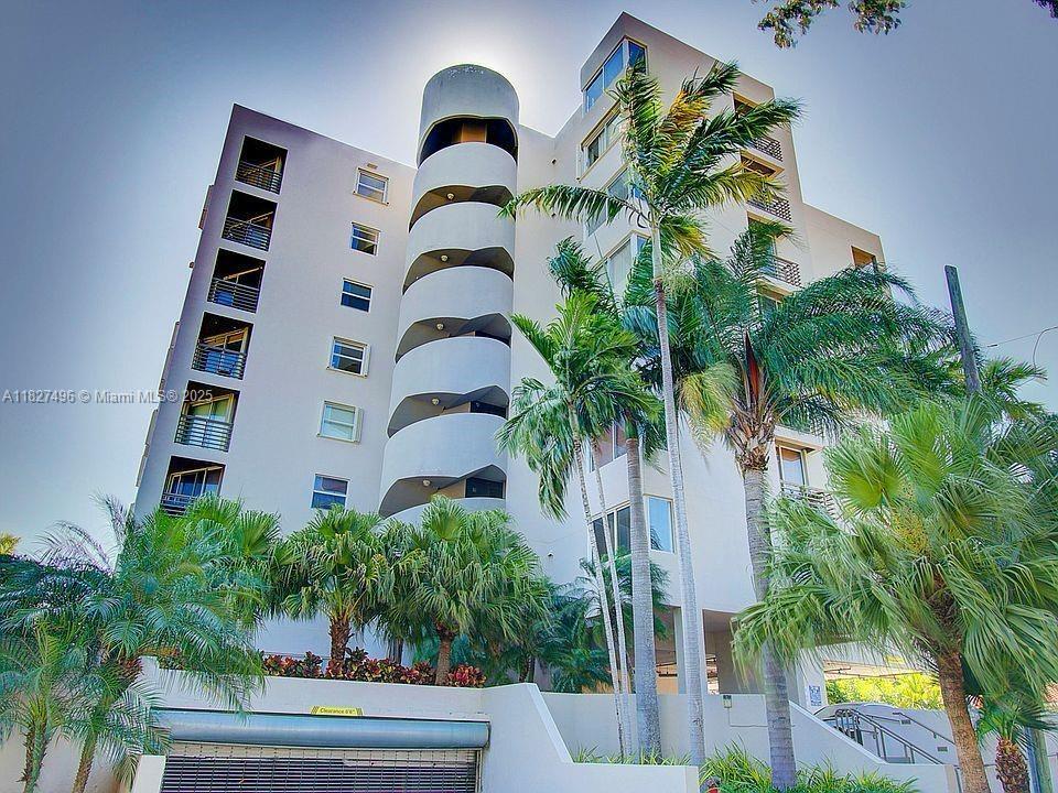 Foto principal - 2400 SW 3rd Ave