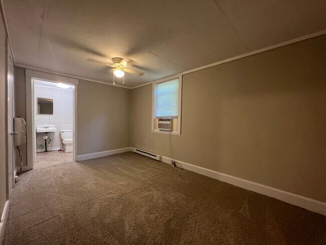 Foto del edificio - MOVE-IN READY!