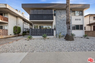 Building Photo - 3212 W 84th Pl
