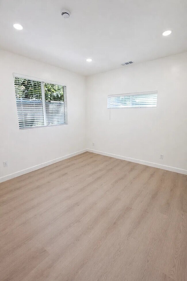 Foto del edificio - 9150 N Columbus Ave