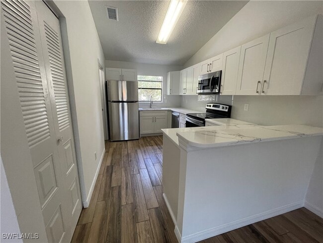 Foto del edificio - 2190 Arbour Walk Cir