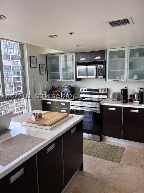 Building Photo - 2025 Brickell Ave