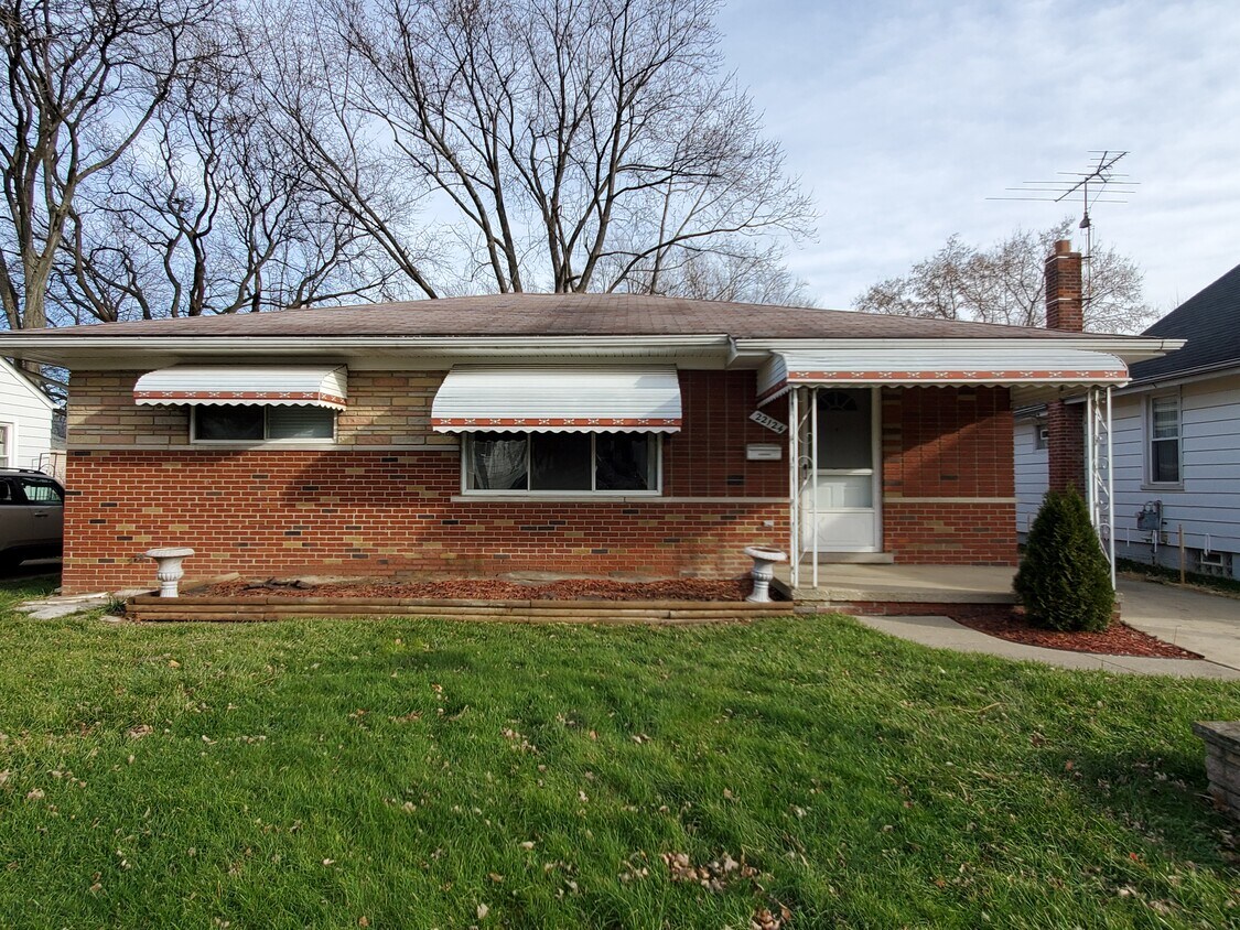 22124 Elmwood Ave, Eastpointe, MI 48021 House Rental in Eastpointe