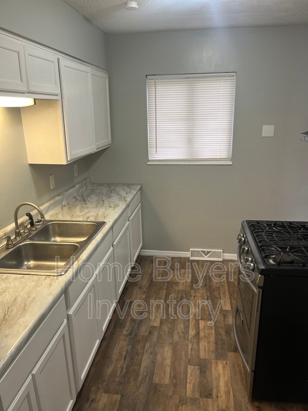 Building Photo - 536 Hyatt Ave